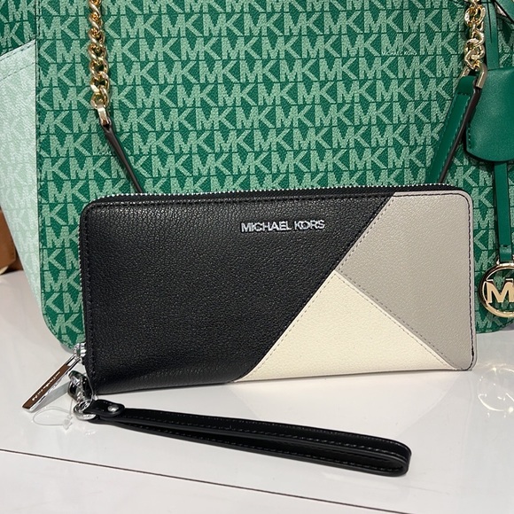 MICHAEL KORS LARGE TRAVEL CONTINENTAL WRISTLET WALLET PHONEHOLDER Black Multi - Picture 16 of 16